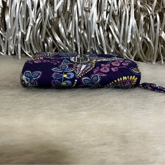 VERA BRADLEY Baltic Leaves Your Turn Lock Smart Phone Wristlet Purple Lippies - Picture 7 of 10